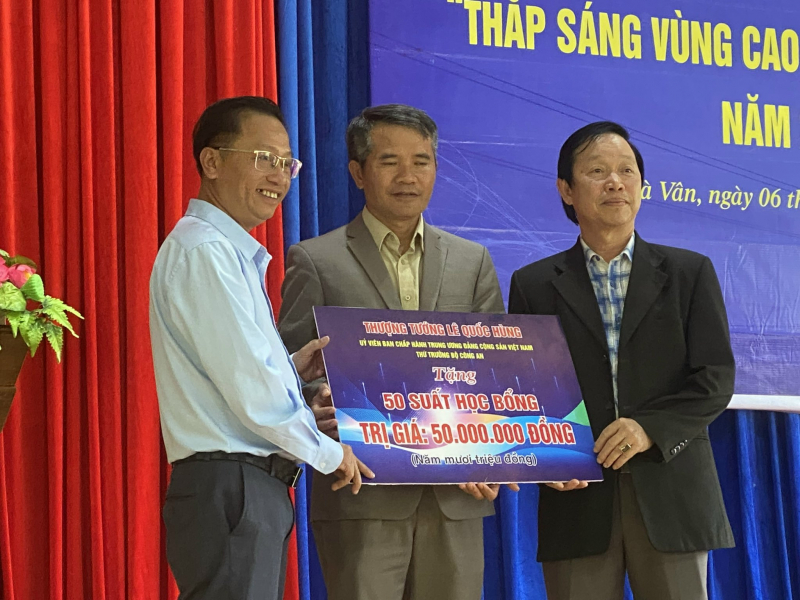 Nắng xuân ấm áp Trà Vân -0