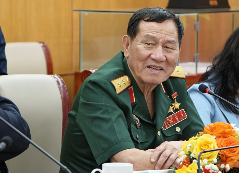 Cuộc gặp gỡ truyền cảm hứng giữa hai thế hệ người Việt Nam chinh phục vũ trụ -0