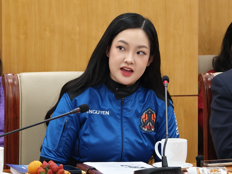 Cuộc gặp gỡ truyền cảm hứng giữa hai thế hệ người Việt Nam chinh phục vũ trụ -0