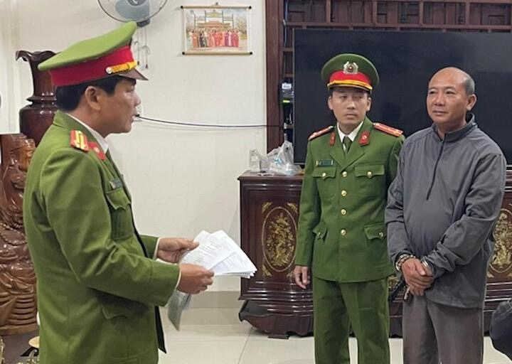 Khởi tố công chức địa chính phường có hành vi giả mạo trong công tác -0