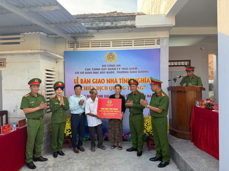 Trao nhà tình nghĩa và kiểm tra công tác các cơ sở giam giữ tại miền Trung, Tây Nguyên -0