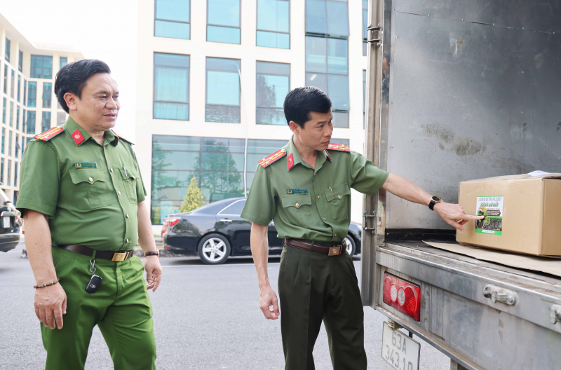 Thành lập 4 công ty để sản xuất phân bón giả -0