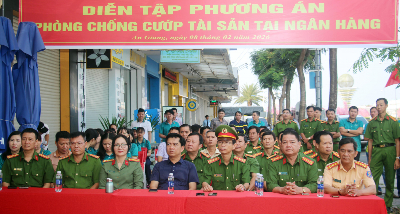 Công an tỉnh An Giang diễn tập phương án phòng chống cướp ngân hàng -0