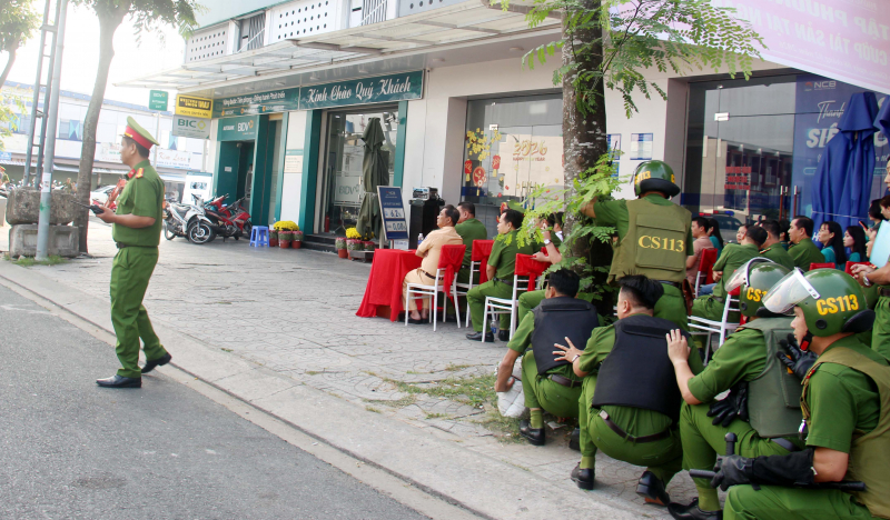 Công an tỉnh An Giang diễn tập phương án phòng chống cướp ngân hàng -1