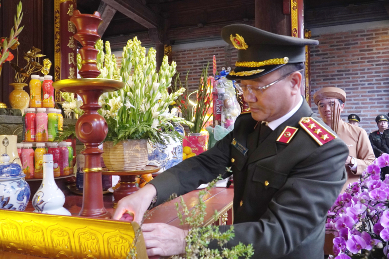 Thứ trưởng Phạm Thế Tùng dâng hoa, dâng hương tưởng niệm Chủ tịch Hồ Chí Minh -0