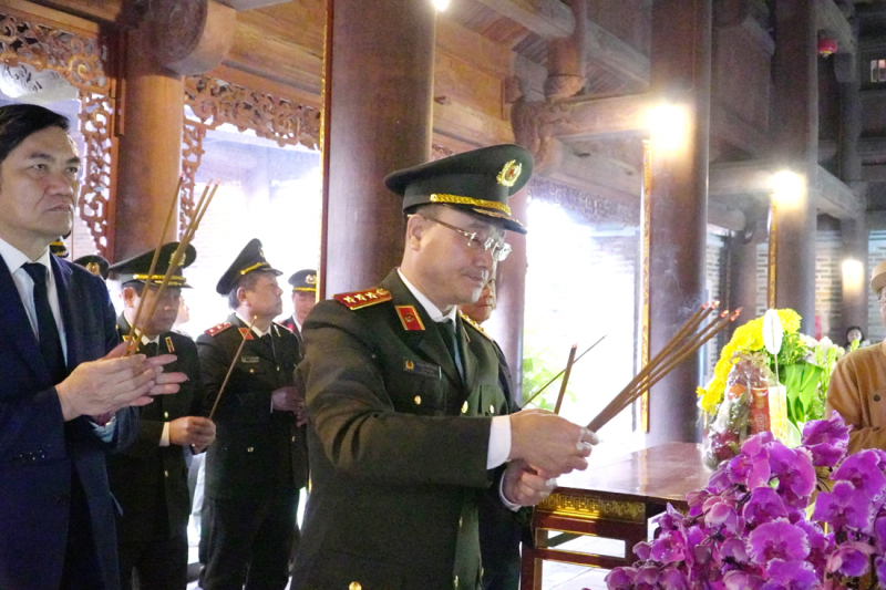 Thứ trưởng Phạm Thế Tùng dâng hoa, dâng hương tưởng niệm Chủ tịch Hồ Chí Minh -0