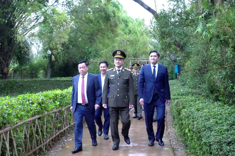 Thứ trưởng Phạm Thế Tùng dâng hoa, dâng hương tưởng niệm Chủ tịch Hồ Chí Minh -0