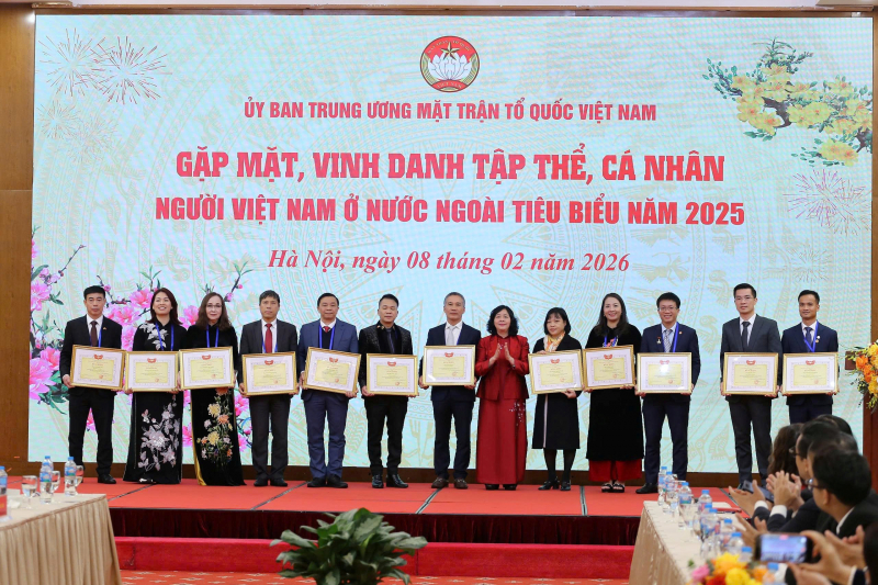 Mặt trận Tổ quốc Việt Nam vinh danh tập thể, cá nhân kiều bào tiêu biểu năm 2025 -0