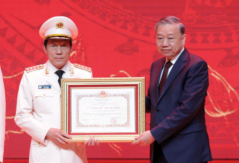 Tổng Bí thư Tô Lâm trao Huân chương Hồ Chí Minh tặng lực lượng Tình báo CAND -0