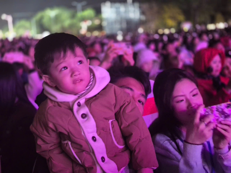 Người dân và du khách ấn tượng với Đêm khai mạc Lễ hội hoa đào Xứ Lạng 2026 -0