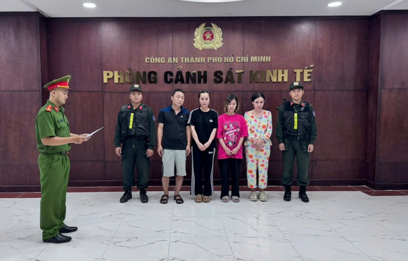 Triệt phá đường dây buôn bán hàng giả là mỹ phẩm, trị giá tương đương hàng thật 10 tỷ đồng -1