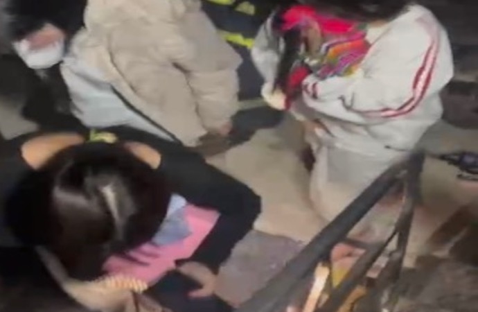 Kịp thời cứu, hướng dẫn 15 người trong đám cháy xảy ra tại nàh ở két hợp kinh doanh cà phê, ca nhạc -0