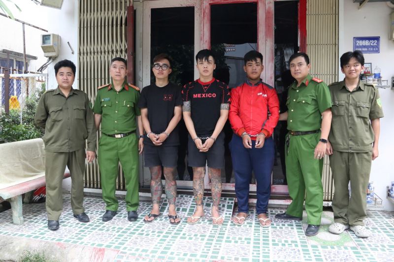 Bắt giữ nhóm đối tượng tạt sơn nhằm khủng bố đòi nợ -2