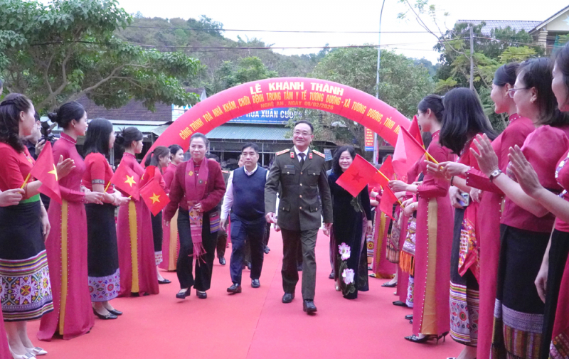 Thứ trưởng Phạm Thế Tùng dự Lễ khánh thành công trình tòa nhà khám, chữa bệnh Trung tâm Y tế Tương Dương -0