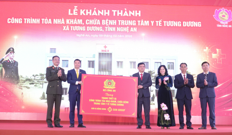 Thứ trưởng Phạm Thế Tùng dự Lễ khánh thành công trình tòa nhà khám, chữa bệnh Trung tâm Y tế Tương Dương -0