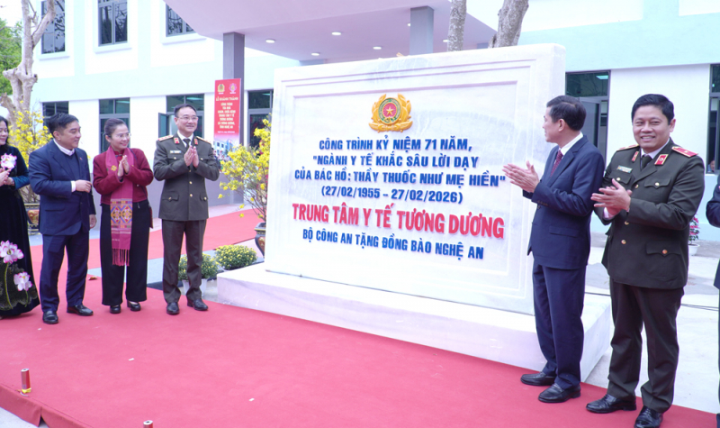 Thứ trưởng Phạm Thế Tùng dự Lễ khánh thành công trình tòa nhà khám, chữa bệnh Trung tâm Y tế Tương Dương -0