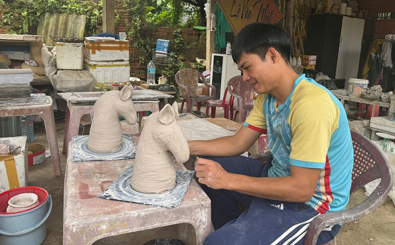 ໝູ່ບ້ານເຄື່ອງປັ້ນດິນເຜົາອາຍຸ 500 ປີ ຈູດໄຟເພື່ອສະເຫຼີມສະຫຼອງເຕັດ _ CANDTET2026_T41 -0