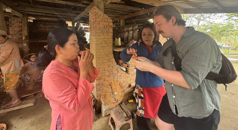 ໝູ່ບ້ານເຄື່ອງປັ້ນດິນເຜົາອາຍຸ 500 ປີ ຈູດໄຟເພື່ອສະເຫຼີມສະຫຼອງເຕັດ _ CANDTET2026_T41 -0