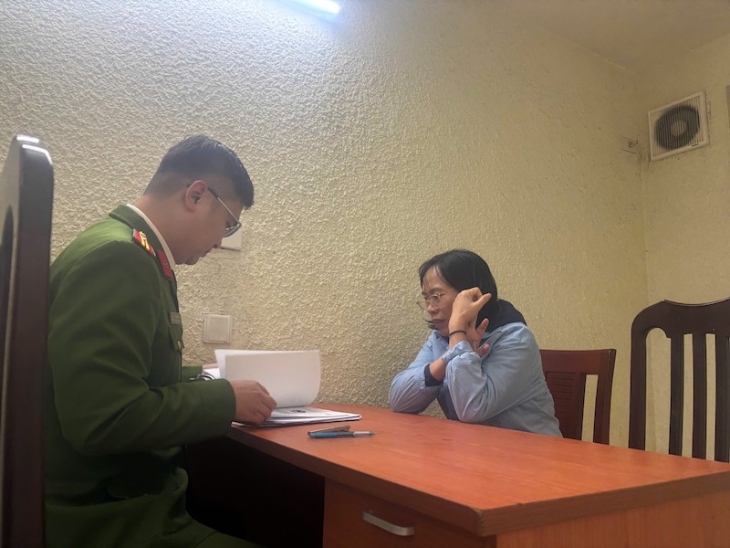 Khởi tố 9 bị can chiếm đoạt hơn 318 tỷ đồng của một ngân hàng trên địa bàn Hà Nội -0