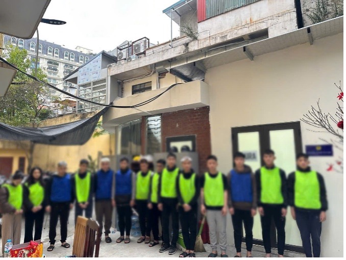 Tạm giữ nhóm đối tượng sử dụng bình xịt hơi cay, súng bắn pháo diêm đuổi đánh nhau -0