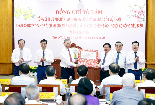 Party General Secretary pays pre-Tet visit to Tay Ninh province -0