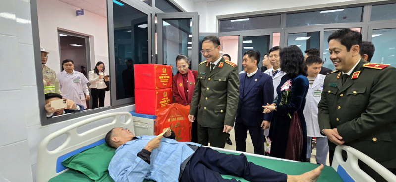 Thứ trưởng Phạm Thế Tùng dự Lễ khánh thành công trình tòa nhà khám, chữa bệnh Trung tâm Y tế Tương Dương -0