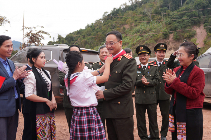 Thứ trưởng Phạm Thế Tùng dự Lễ khánh thành Trường Phổ thông dân tộc bán trú tiểu học Mỹ Lý 2, tỉnh Nghệ An -0