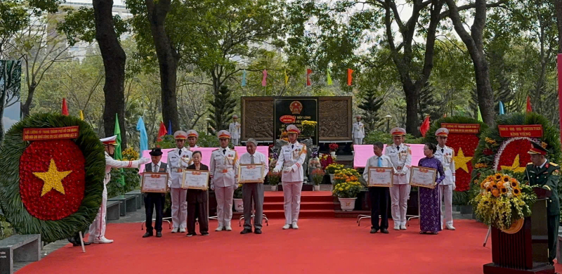Trao Bằng “Tổ quốc ghi công” cho 49 Anh hùng liệt sĩ biệt động đã hy sinh trong cuộc tổng tiến công Xuân Mậu Thân 1968 -0