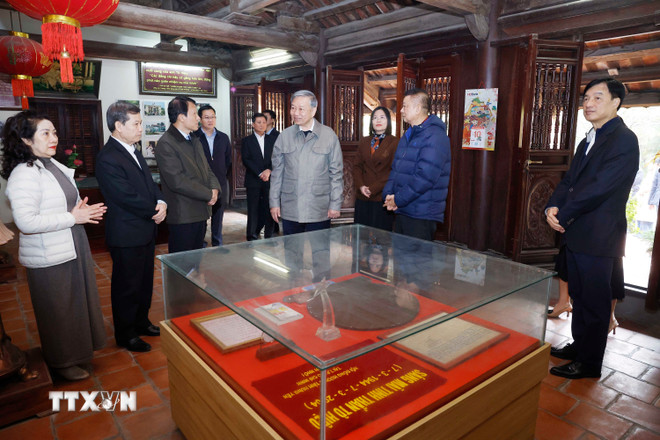 Tổng Bí thư Tô Lâm dâng hương tưởng niệm các đồng chí lãnh đạo tiền bối -0