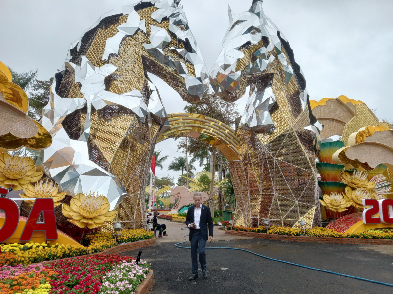          Đại cảnh linh vật “Xích mã Thăng Long” ở phố biển Tuy Hòa sống động, hoành tráng -0