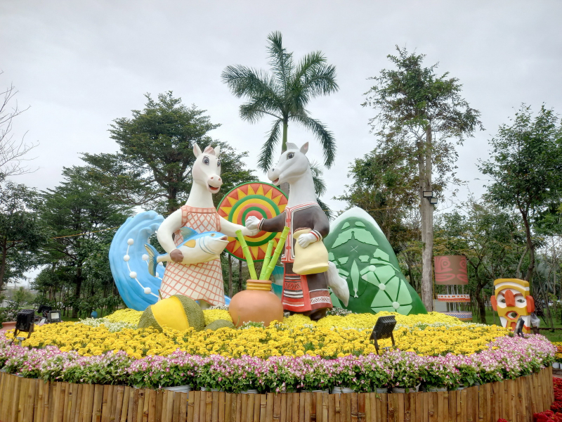          Đại cảnh linh vật “Xích mã Thăng Long” ở phố biển Tuy Hòa sống động, hoành tráng -0