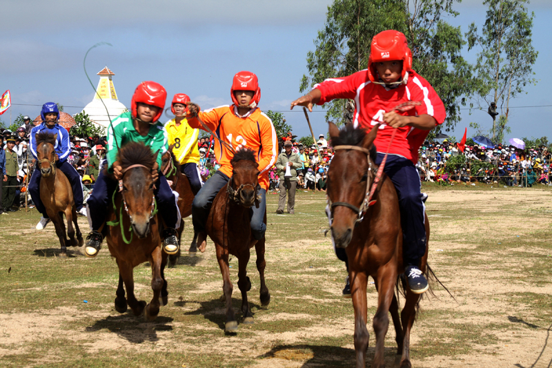DB46-Độc đáo hội đua ngựa Gò Thì Thùng -0