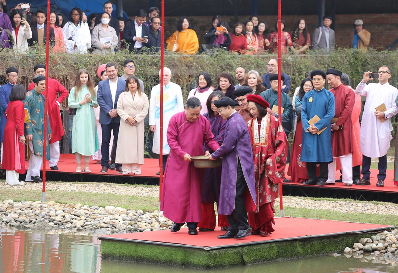 Khai mạc chương trình 