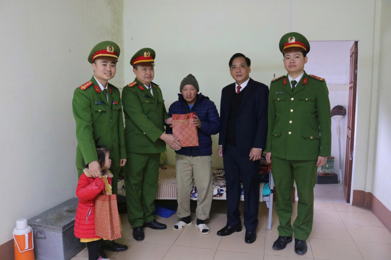 “Bữa cơm nhân ái” ấm áp, yêu thương -1