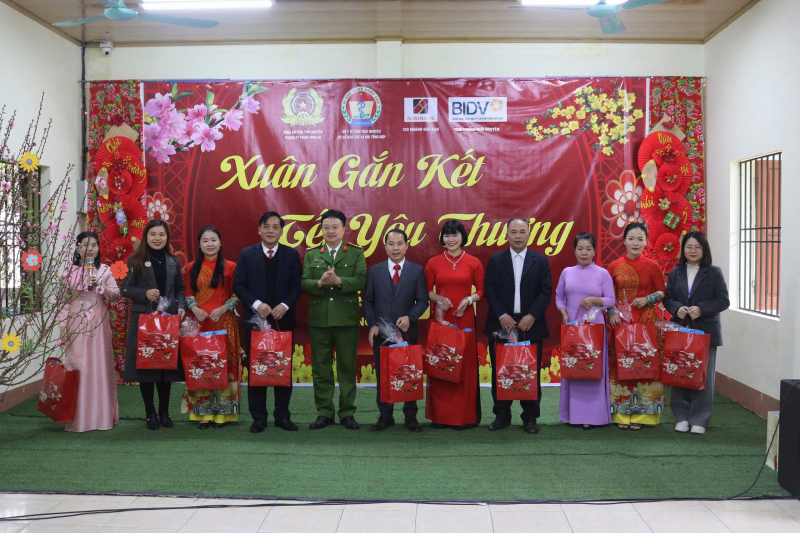 “Bữa cơm nhân ái” ấm áp, yêu thương -1