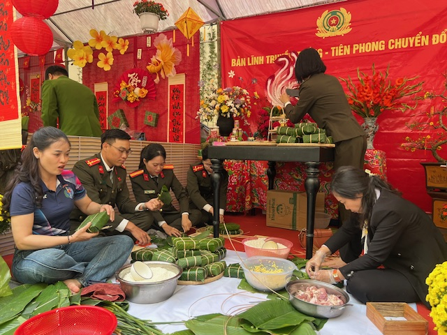 “Xuân chiến sĩ – Tết đoàn viên”  -0