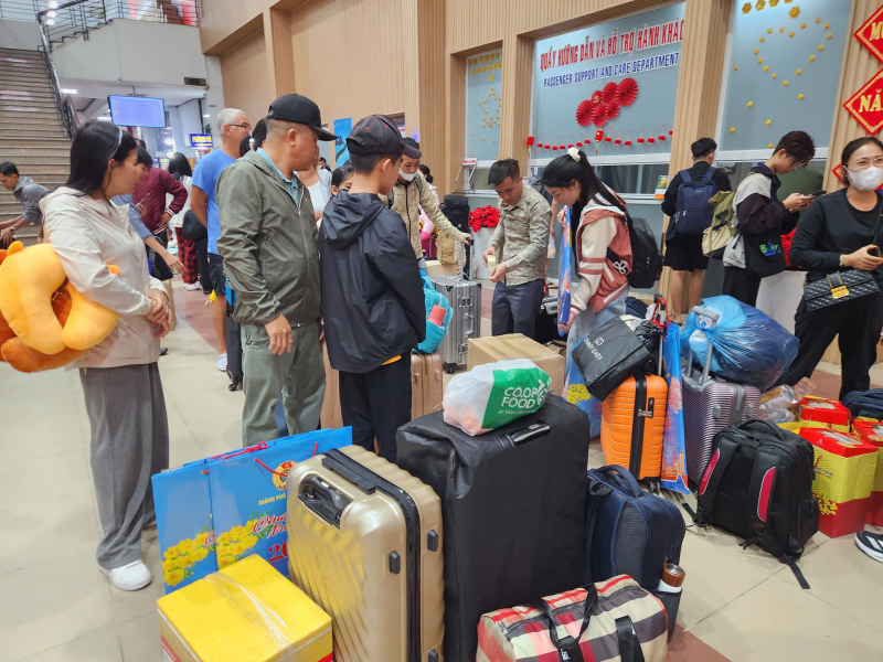 Chuyến tàu Công đoàn - Xuân 2026 đưa 2.293 đoàn viên, người lao động về quê ăn Tết -0