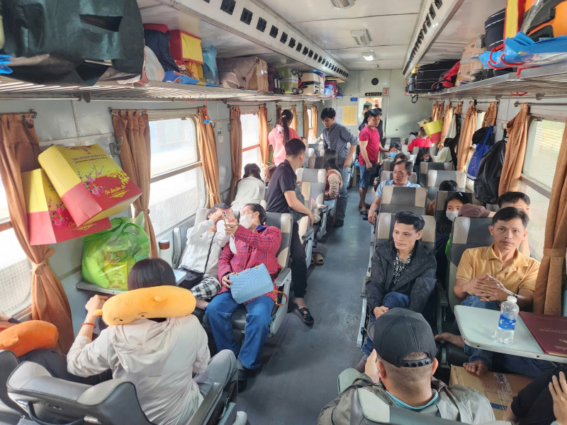 Chuyến tàu Công đoàn - Xuân 2026 đưa 2.293 đoàn viên, người lao động về quê ăn Tết -1