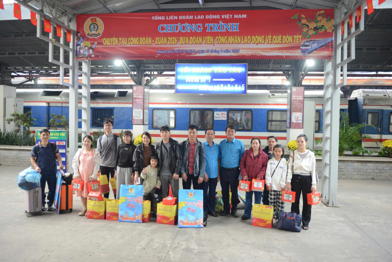 Chuyến tàu Công đoàn - Xuân 2026 đưa 2.293 đoàn viên, người lao động về quê ăn Tết -1