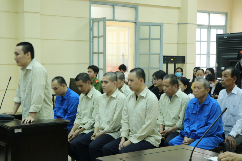 Tuyên án nhóm khiêng quan tài diễu phố để tăng view -0