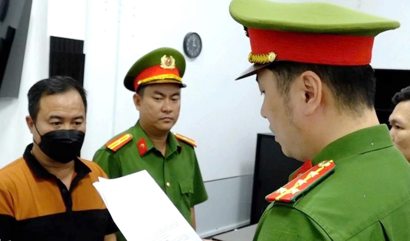 Sản xuất, buôn bán hàng giả, Giám đốc doanh nghiệp và một cộng sự bị khởi tố -0