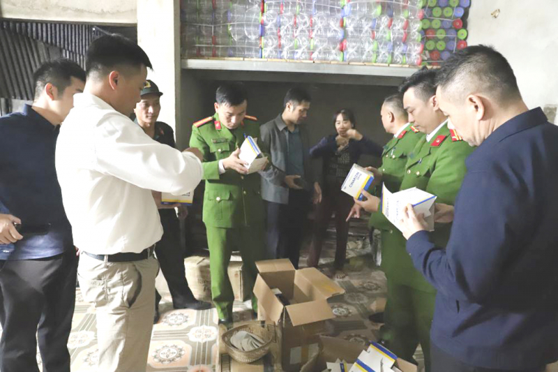 Thu giữ hơn 2 tấn tang vật trong đường dây sản xuất thuốc tăng cân giả -0