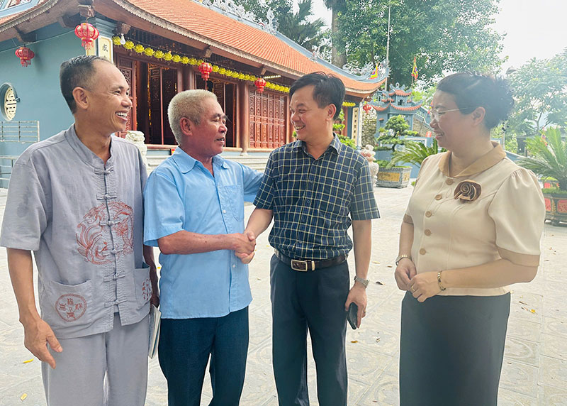 Có anh về, bản làng ấm lửa -0