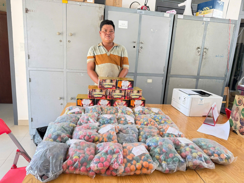 Bắt giữ 3 đối tượng có hành vi tàng trữ, buôn bán hơn 36 kg pháo nổ -0