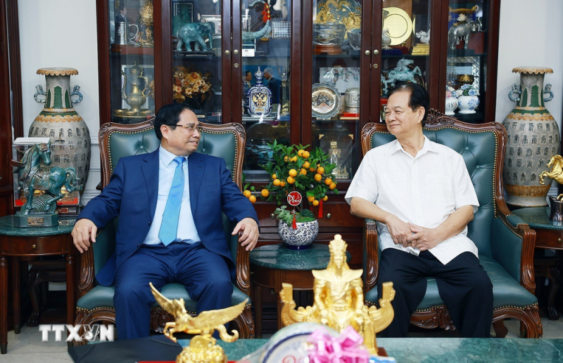 Thủ tướng chúc Tết nguyên lãnh đạo Đảng, Nhà nước và dâng hương các cố lãnh đạo -0