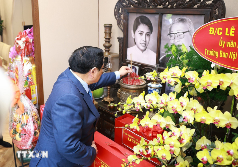 Thủ tướng chúc Tết nguyên lãnh đạo Đảng, Nhà nước và dâng hương các cố lãnh đạo -0