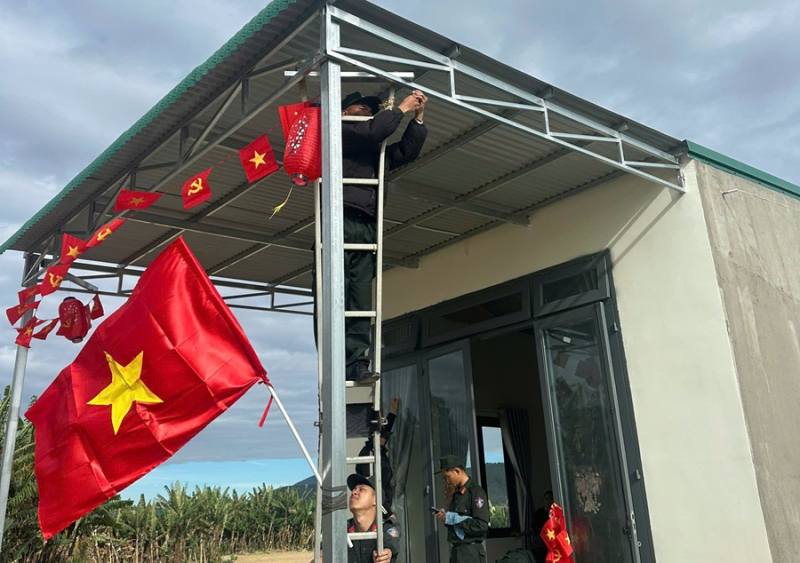 Ngày trở lại thấm đẫm nghĩa tình -0