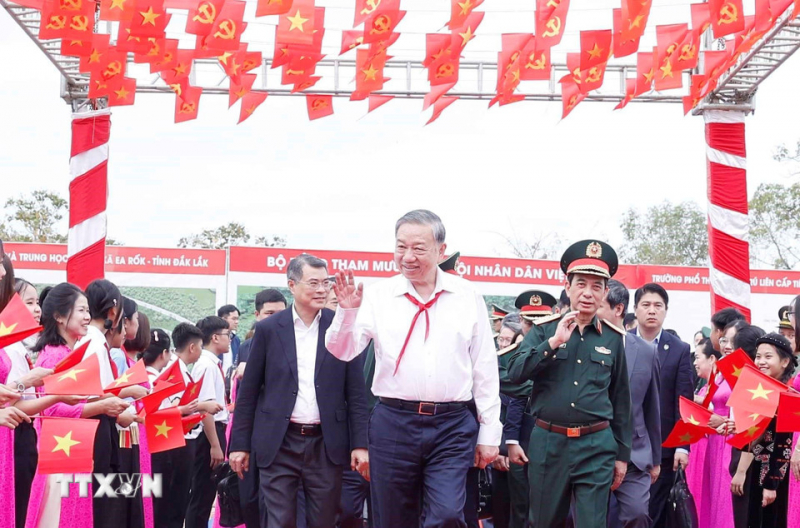 Tổng Bí thư: Bồi đắp nguồn nhân lực tại chỗ, từng bước nâng cao dân trí -0