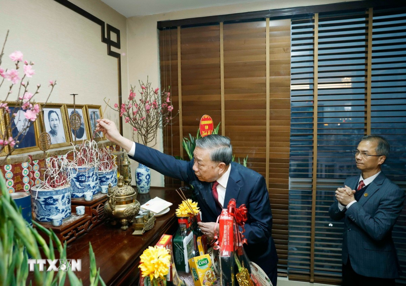 Tổng Bí thư Tô Lâm thắp hương tưởng nhớ các đồng chí nguyên lãnh đạo Đảng, Nhà nước -0