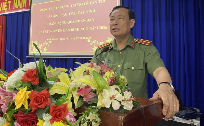 Thượng tướng Lê Tấn Tới trao 1.000 phần quà Tết cho bà con10 xã ở  tỉnh Tây Ninh -0